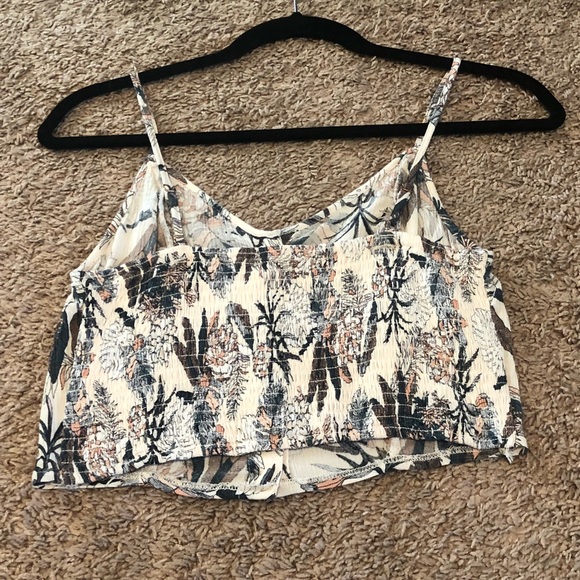 Kendall & Kylie Floral Crop Top - Picture 6 of 7